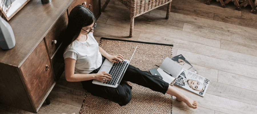 Woman working on her blog for her photography marketing strategy