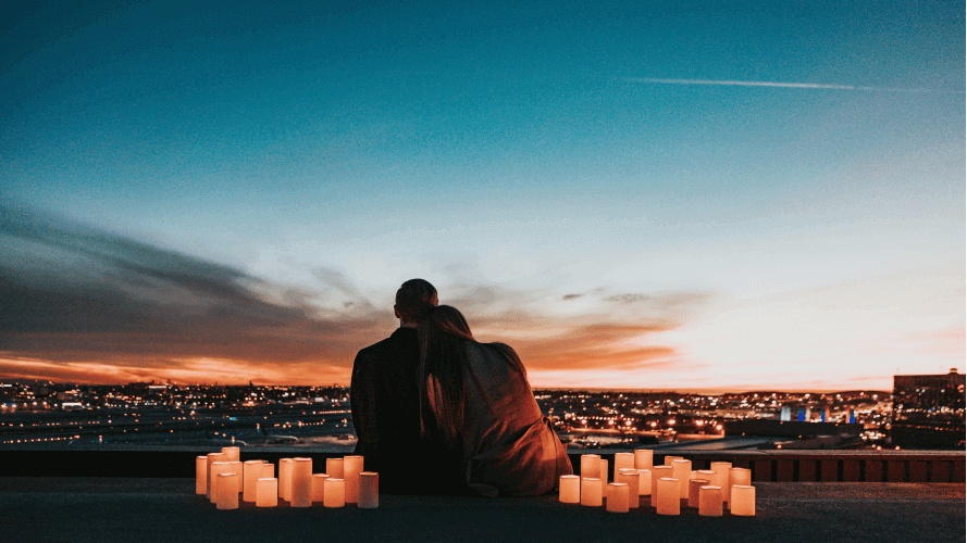 Valentine's Day gifts for photographers - a romantic picnic with a stunning view