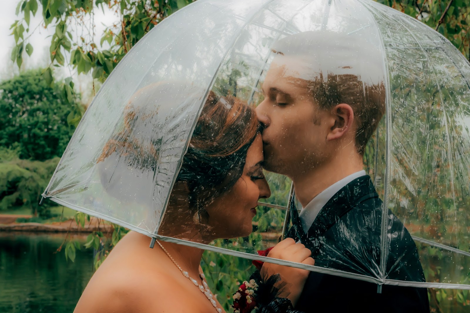 wedding photos in the rain example