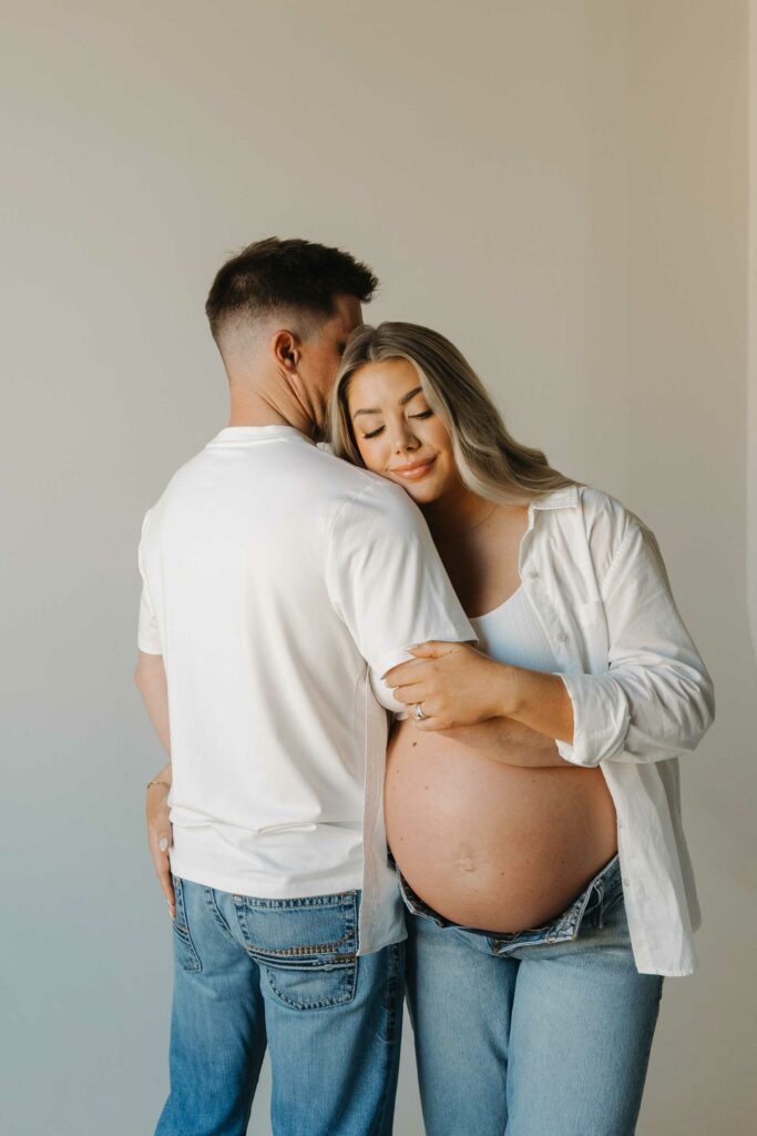 couple maternity pose