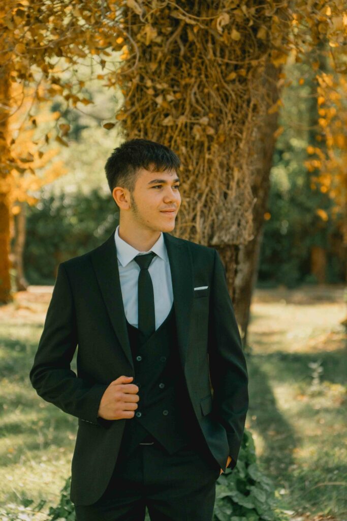 groom poses