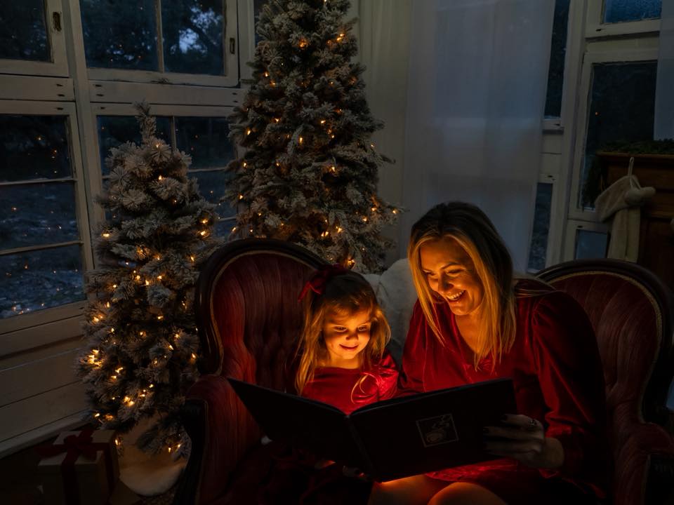 The warm lights using cozy textures micro-set